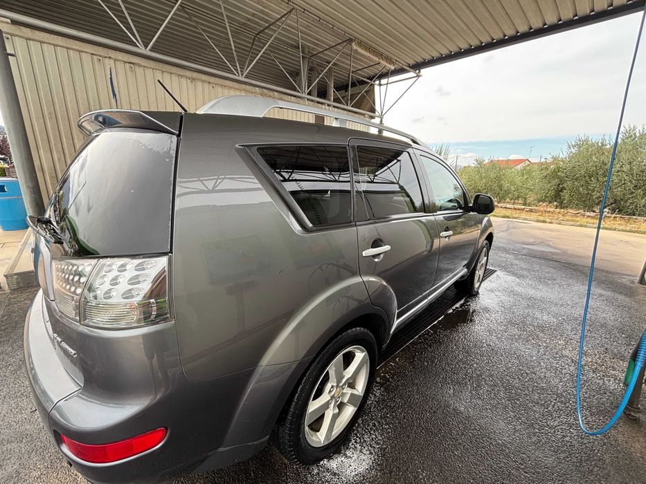 Mitsubishi Outlander 2.0 DI-D 4x4 | 7 Lugares | 201.000 km foto 4