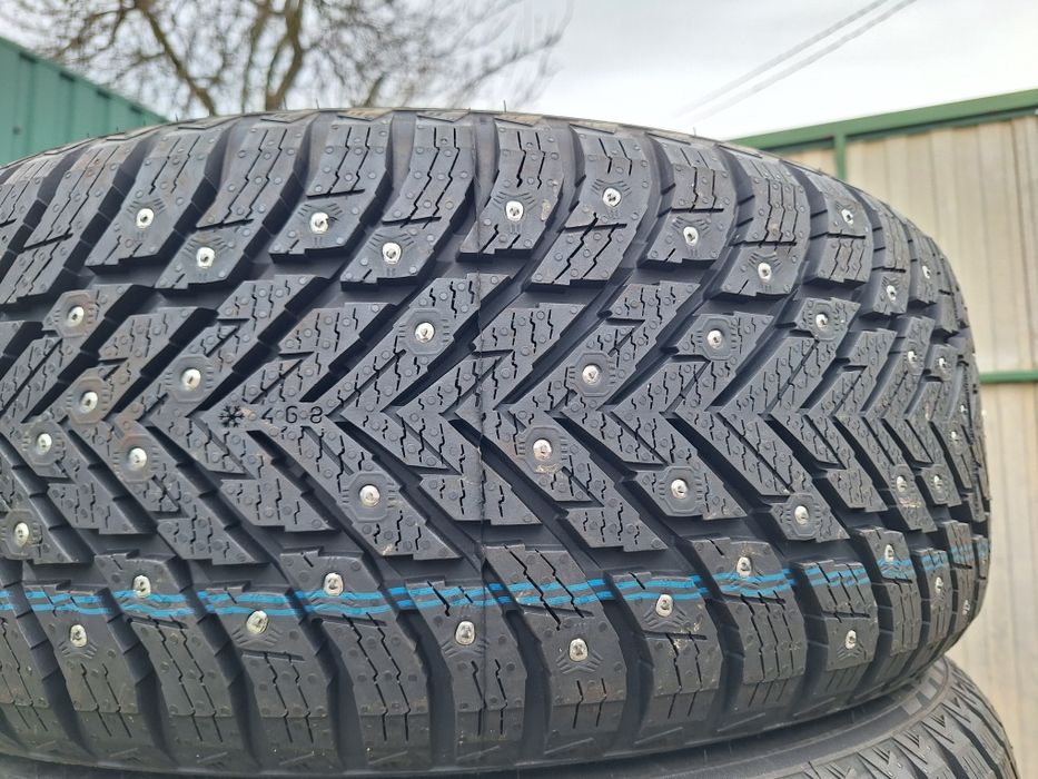Зимовий NOKIAN 235 55 18 шип