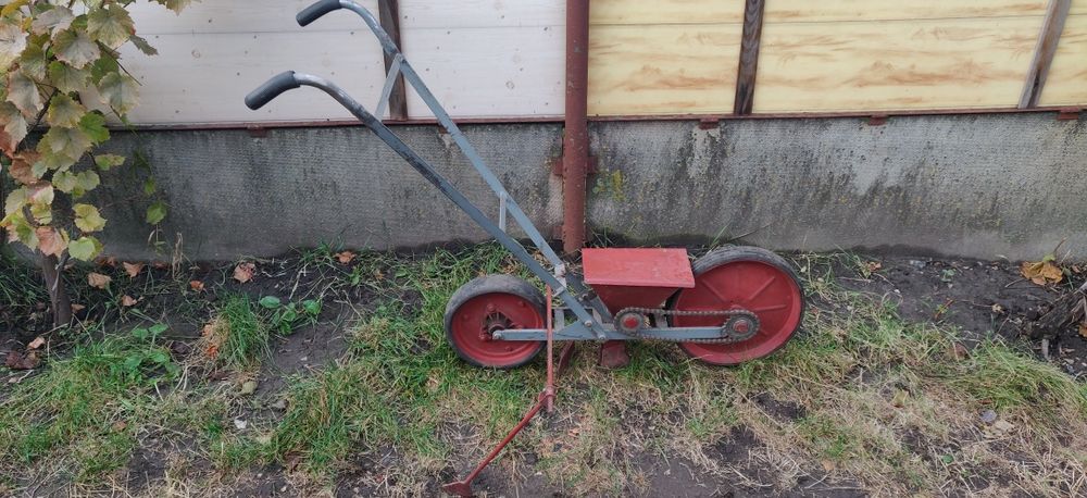 Сіялка точного висіву сівалка однорядна бункерна