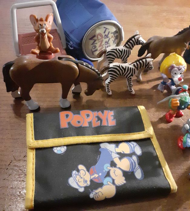 Boneco Falca e outros