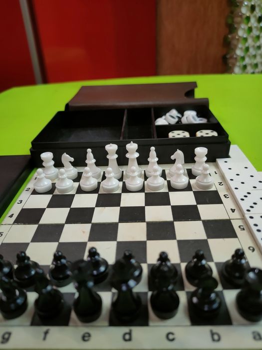 Игра для отдыха мини набор на магнитах шахматы, шашки, домино.