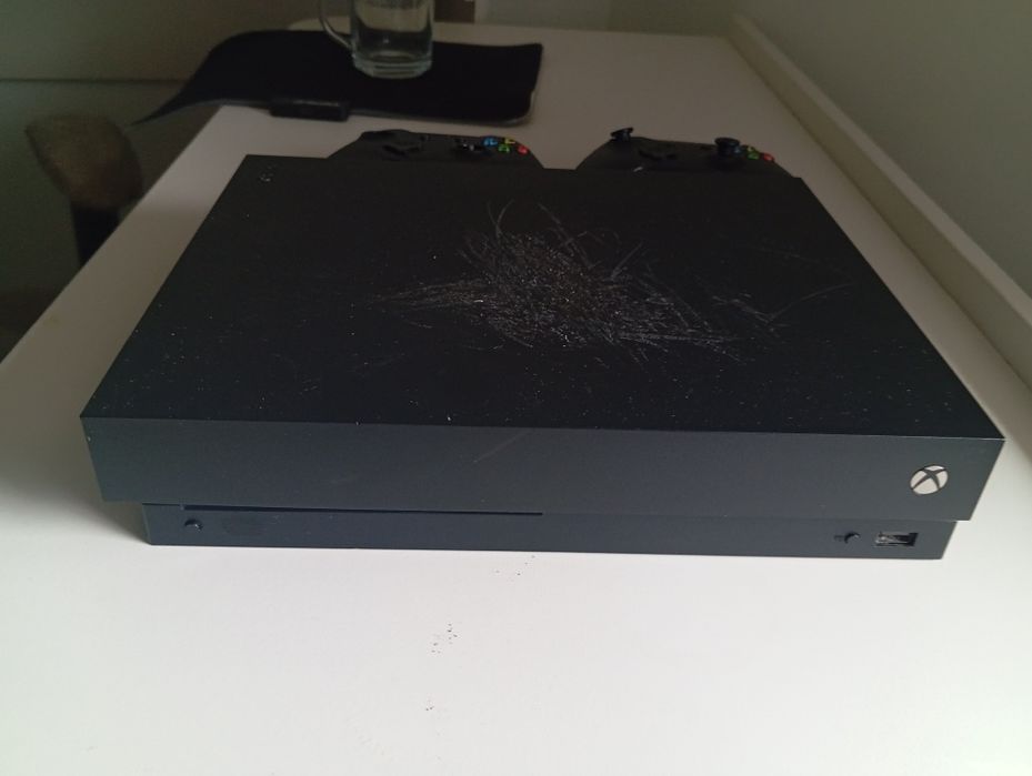 Sprzedam konsole Xbox one x
