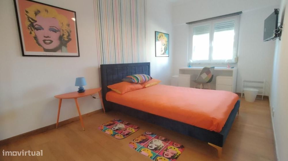Quarto - localizado em Oeiras Lisbon
