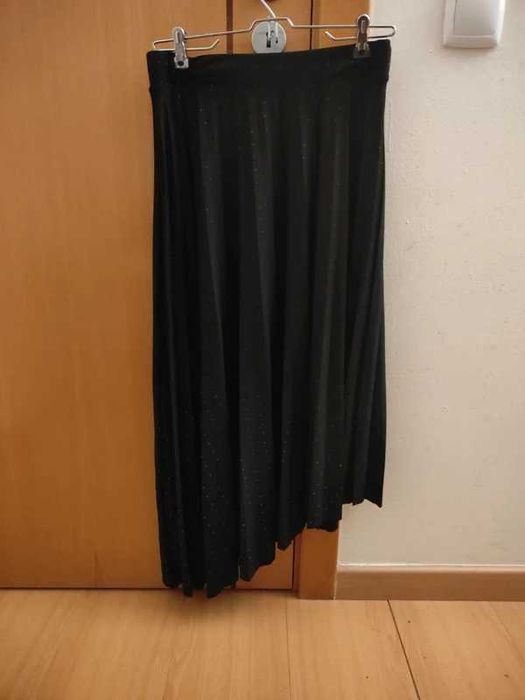 Saia midi preta com strass da Bershka (tamanho M)