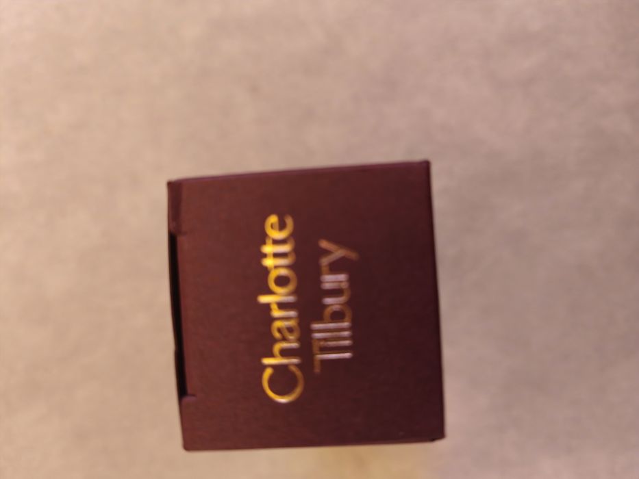 Airbrush matowy spray utrwalający Charlotte tilbury