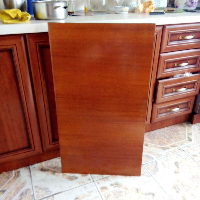 Продам стол кухонный и журнальный(самовыво