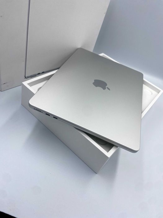 Ноутбук Apple MacBook Air 13" M2 16/256GB Silver (MC7V4) 2024