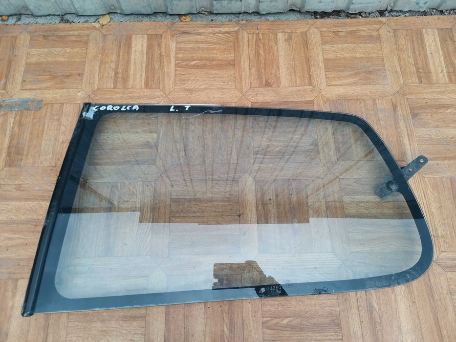 Toyota Corolla E9 szyba karoseryjna uchylna lewa 3D