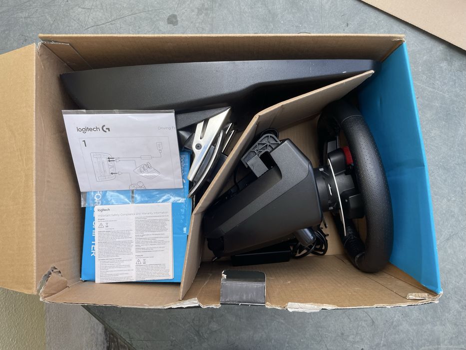 Logitech G29 + Shifter (PS4/ PS5 / PC)