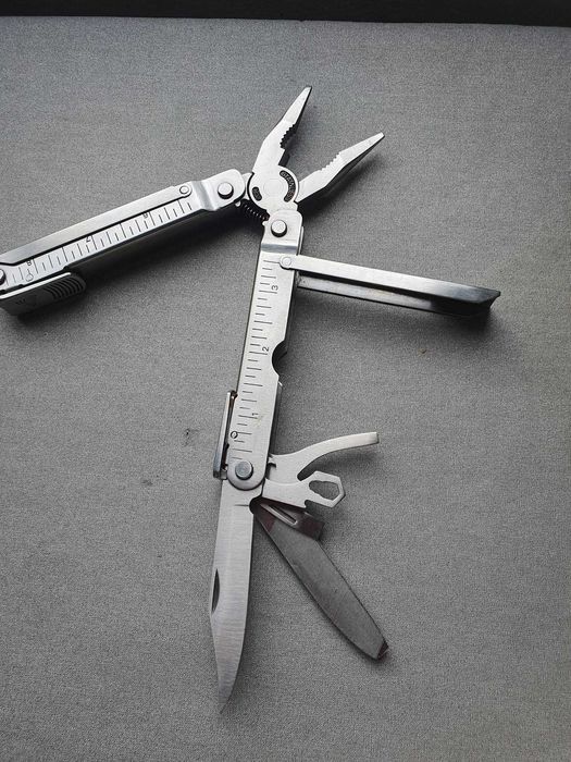 Alicate multifuncional