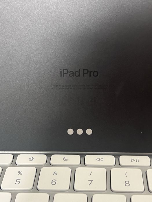 iPad Pro 13’’ (2024) Preto Sideral + Apple Pencil Pro + Teclado Apple