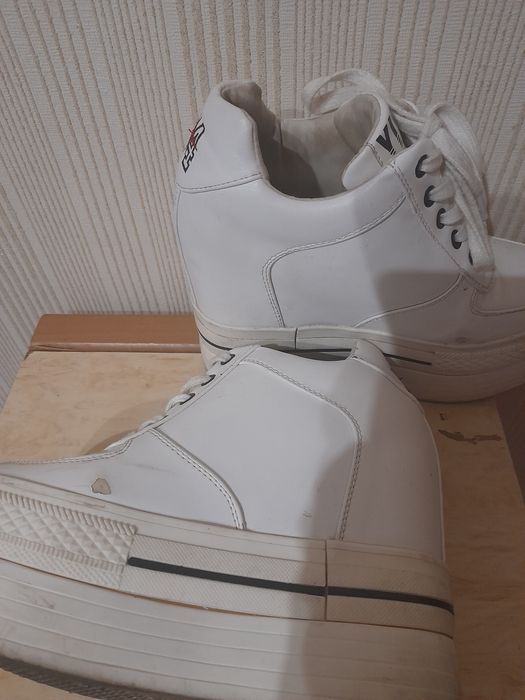 Продам жіночі кросівки на високій платформі, танкетці, 38 розмір