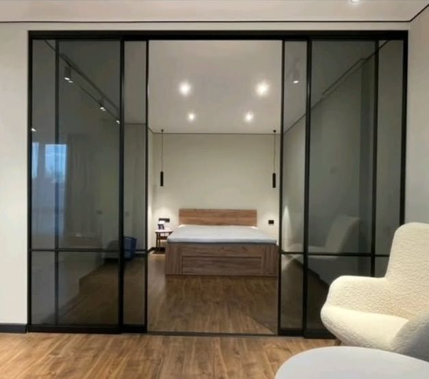 Скидки 30 %. Стеклянные межкомнатные  перегородки.