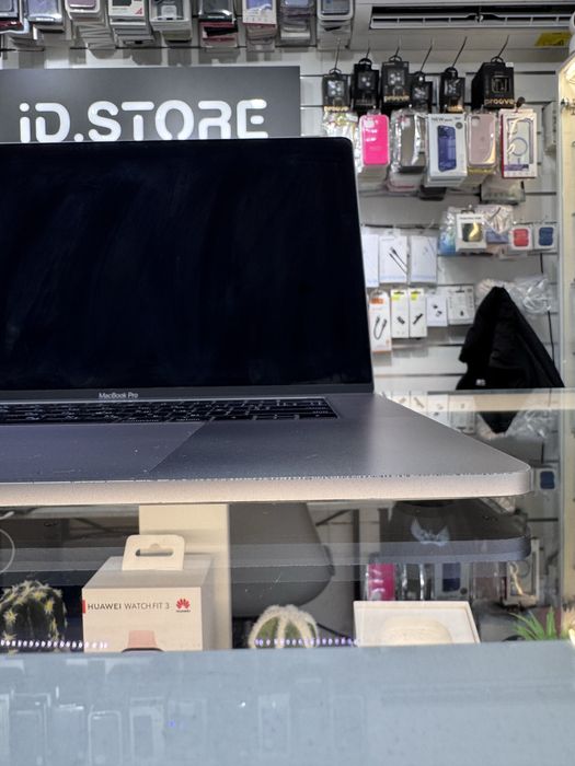 Б/У Ноутбук Apple MacBook Pro 15 2019 рік I7 6Gen 8/256Gb