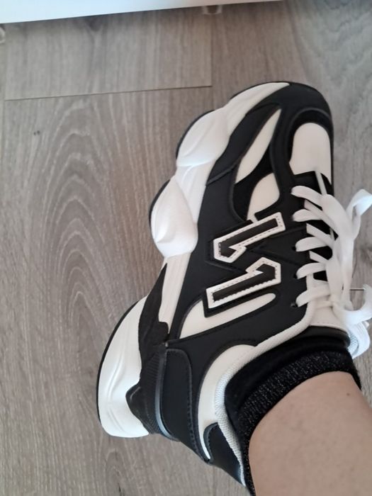 Модні,жіночі кросівки