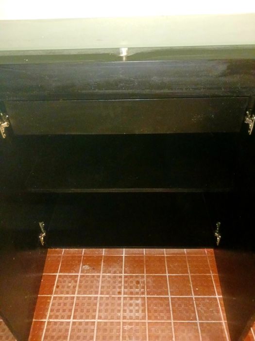 Móvel 4 portas e 1 gaveta