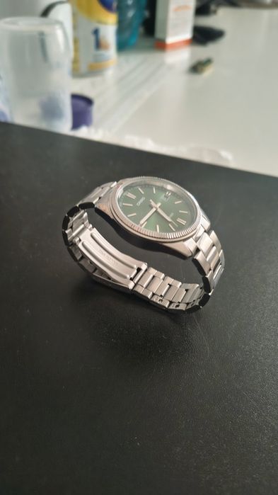 Zegarek casio zielona tarcza