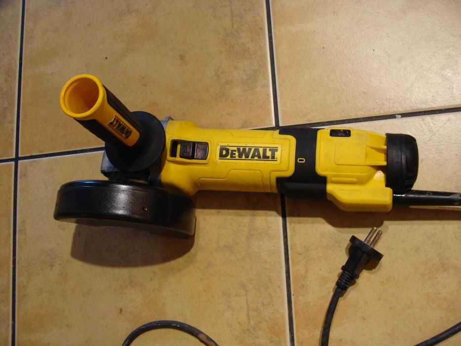 Szlifierka  kątowa Dewalt DWE4257  1 500 W reg.obrotów
