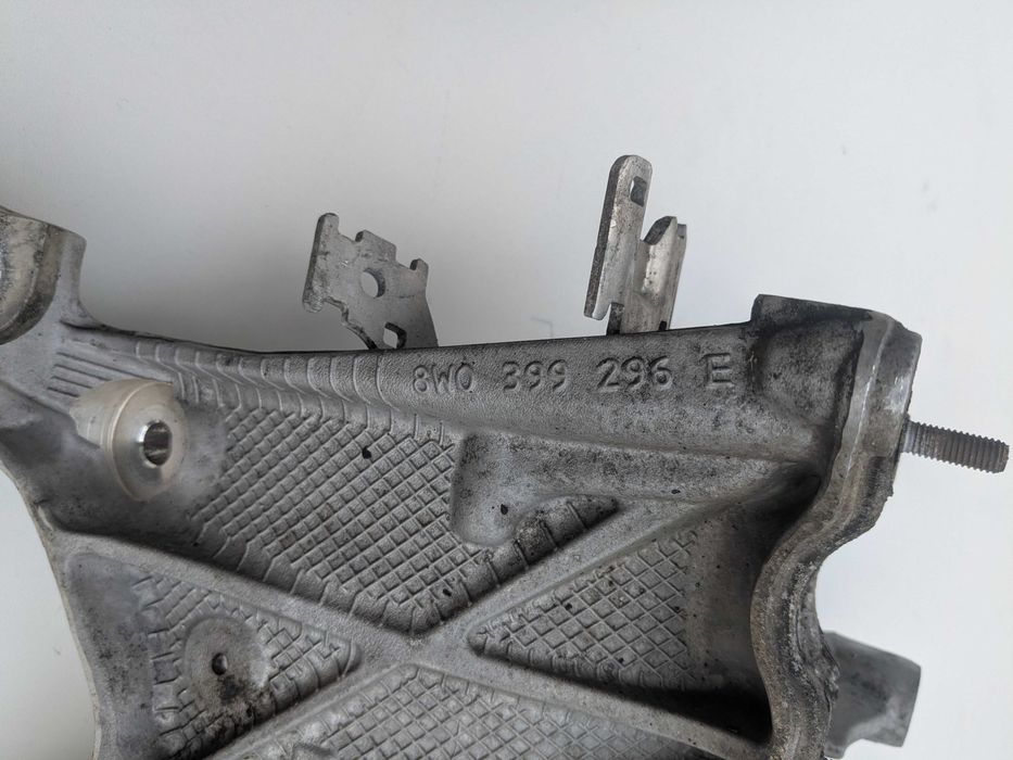 Кронштейн підрамника 8W0399296E 8W0399295E Audi A4 B9 Ауді А4 Б9 Кронштейн подрамника Балки