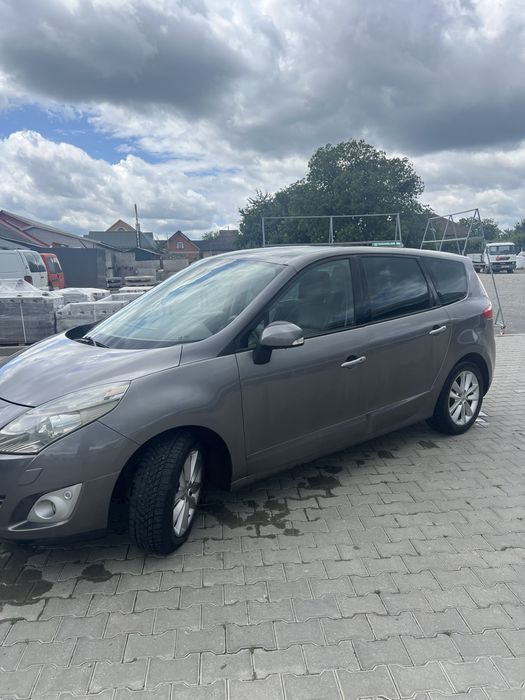 Продам автомобіль Renault scenic 3