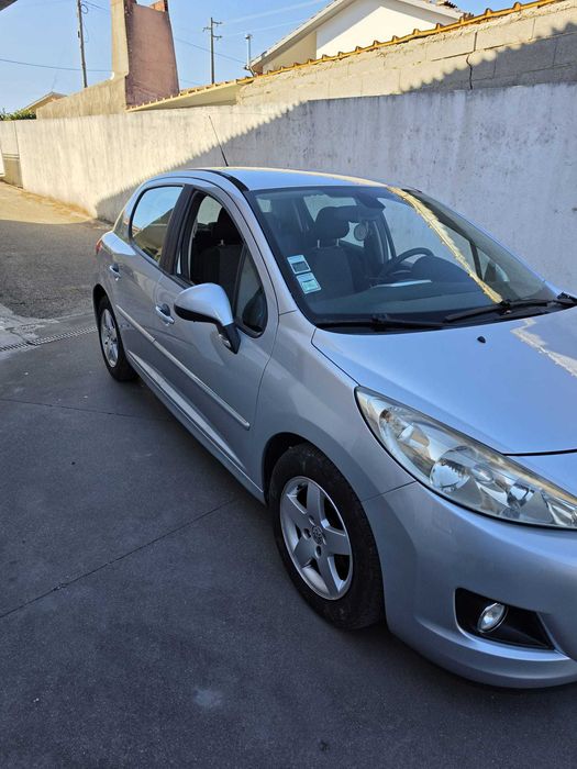 Peugeot 207 1.4 HDi Sport (2010) foto 2
