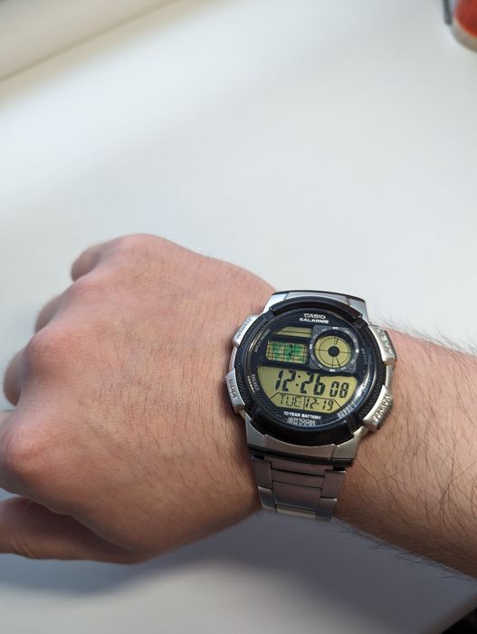 Casio AE-1000W з металевим ремінцем