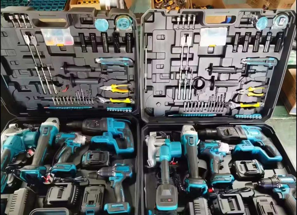 Conjunto de máquinas a bateria novas com garantia.