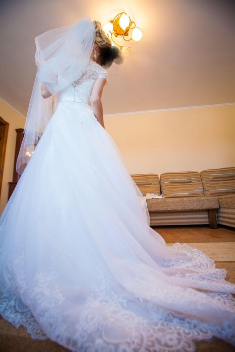 Весільна сукня айворі