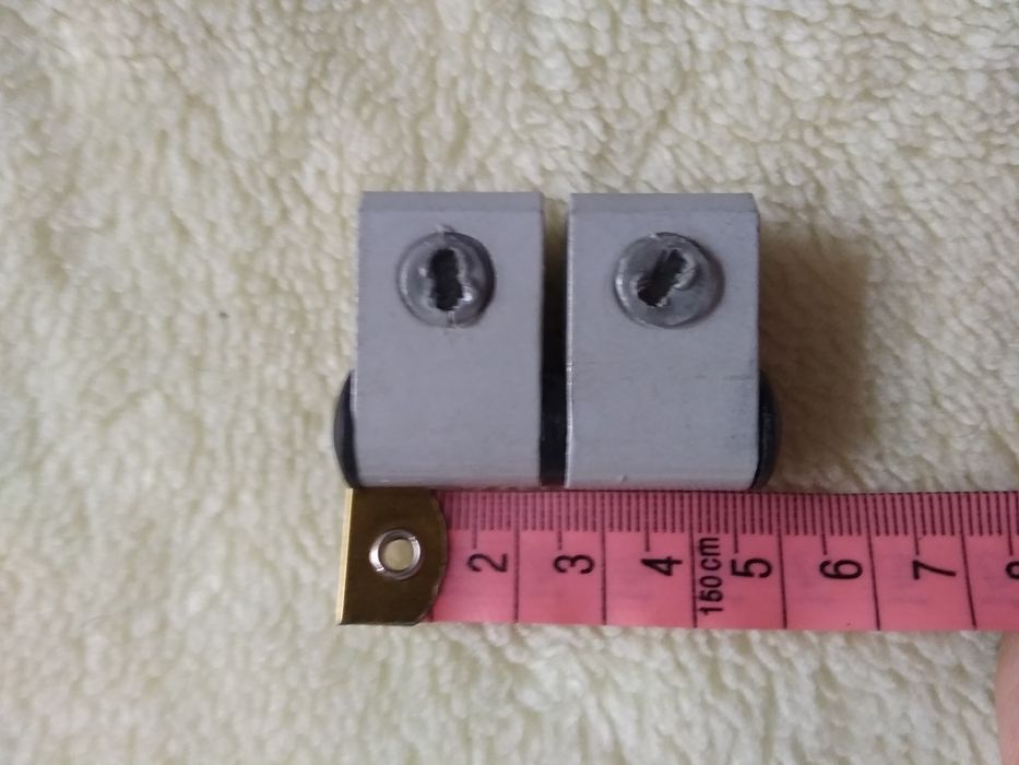 Zawiasy do pleksi lub szyb szklanych