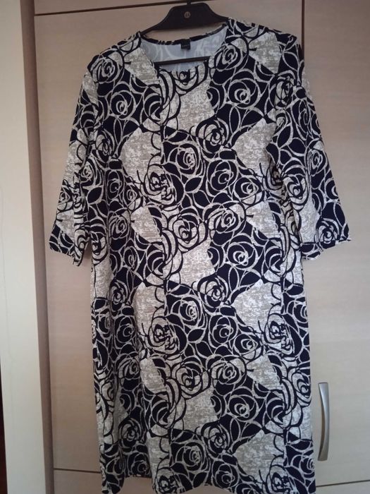 Sukienka z rękawem 3/4