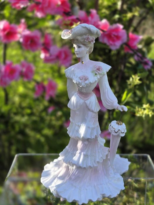 Porcelanowa figurka Lady Alice