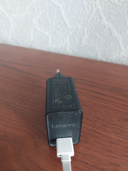 Планшет Lenovo Tab 4 10.1" 16GB Android WiFi + LTE