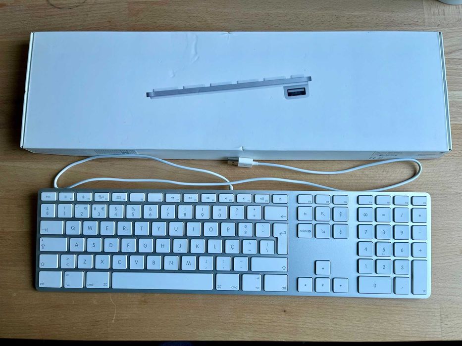Teclado Apple - MB110PO/B - Novo