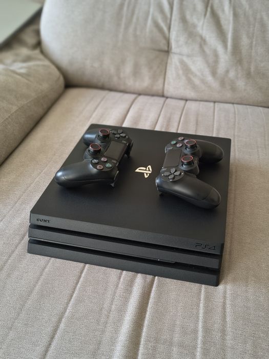 PS4 Pro 1 TB + 2 Comandos