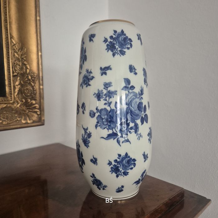 Porcelanowy sygnowany wazon malowane kwiaty