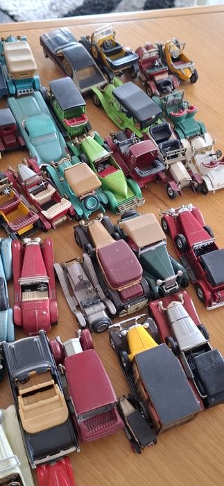 Vendo lote 50 carrinhos antigos ingleses alguns raros