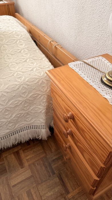 Mesas de cabeceira e comoda de quarto