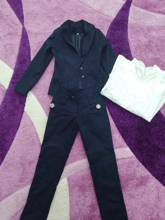 Шкільна форма для дівчинки