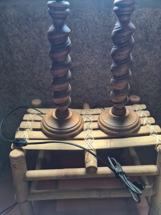 2 candeeiros em madeira