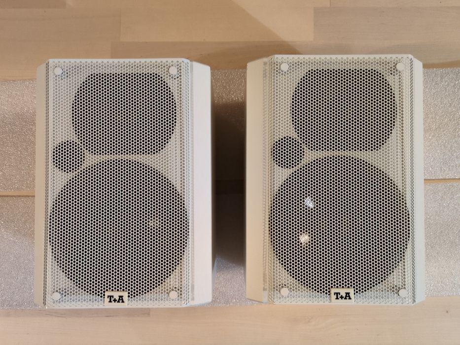 Zestaw Hi-Fi Kolumny 2+1: T+A PULSAR TAR 400E +TAV 500 /2x60W+80W/4 om