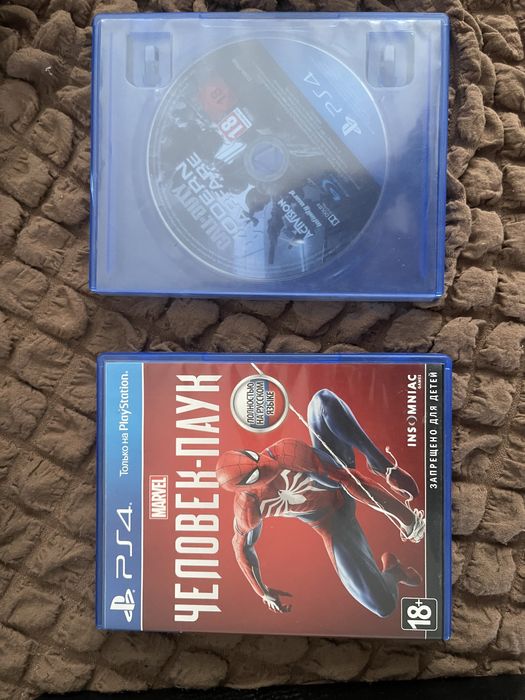 PlayStation 4 Slim майже нова 2 джойстики навушники ігри в подарунок