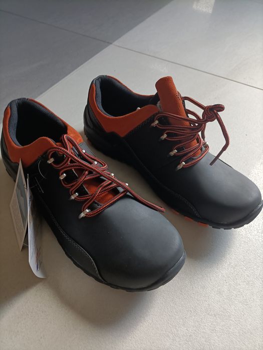 Buty uniwersalne
