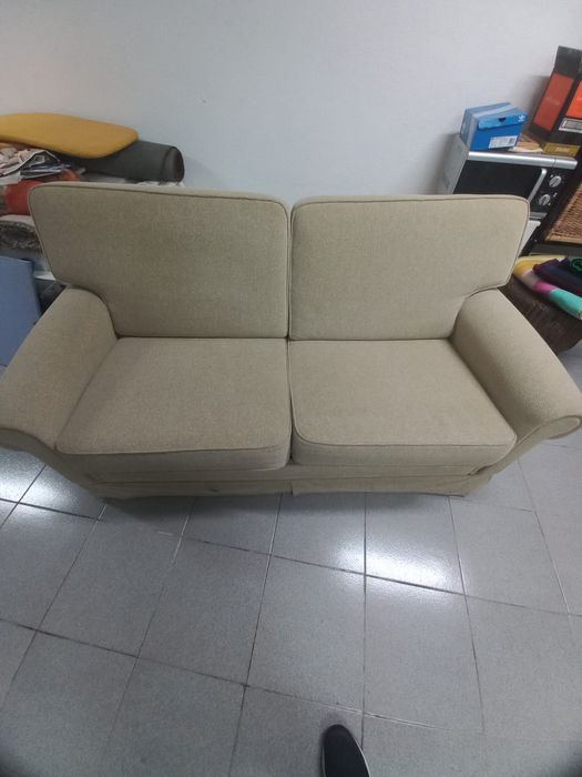 Sofá-cama bege usado