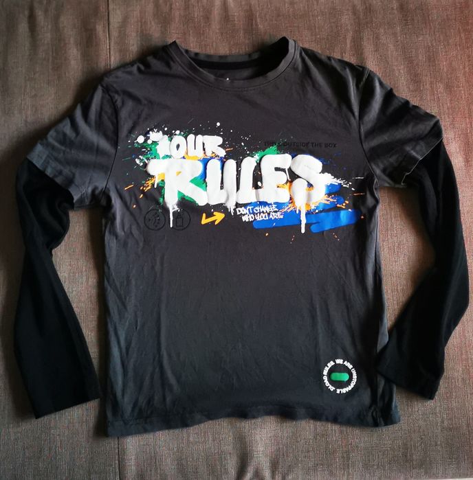 Conjunto de calça ganga preta e t-shirt