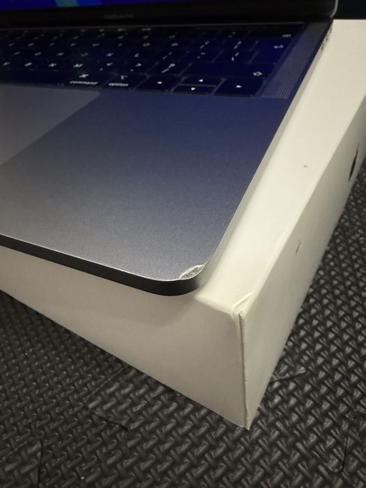 Macbook Pro 15,2 2018 Touchbar 8GB / 128GB