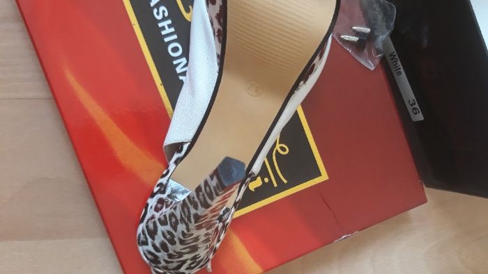 Продам новые босоножки, кожаные.