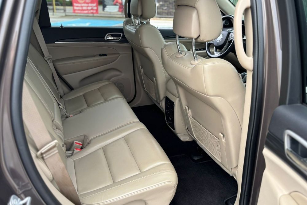 Ładny jeep grand cherokee wk2