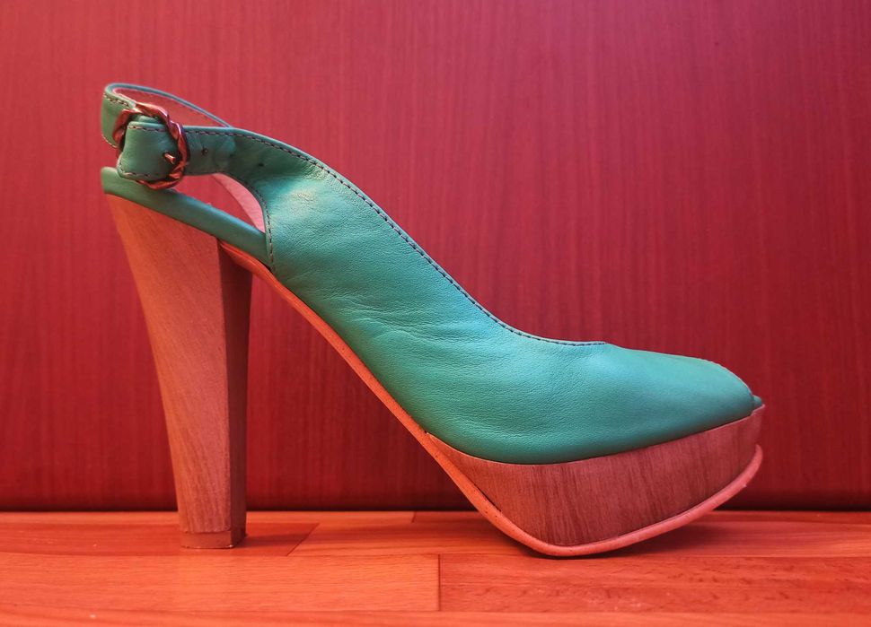 Жіночі шкіряні босоніжки