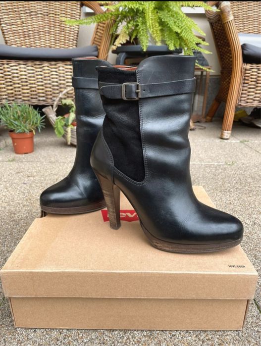 Botki czarne na obcasie Levi’s