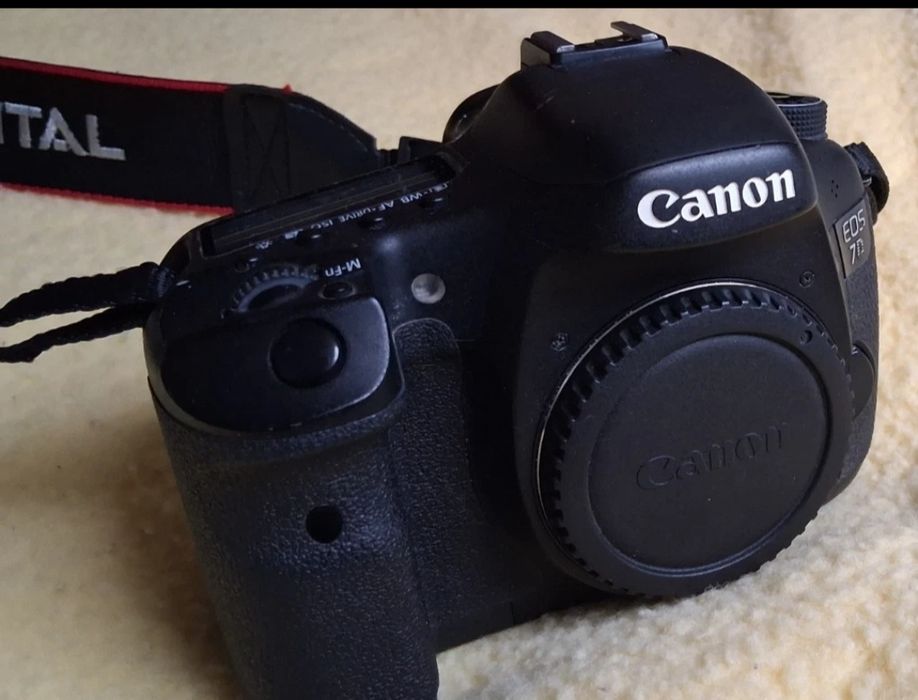 Продам Canon EOS 7D, body, повний комплект, пробіг 11600